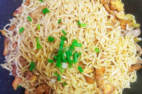 鸡腿肉鸡汁捞面的做法图解8