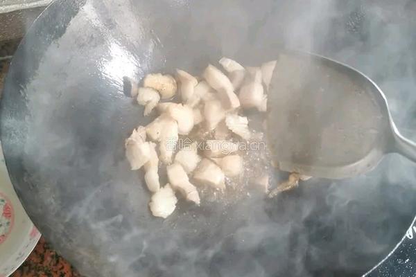 土豆焖红烧肉的做法图解3