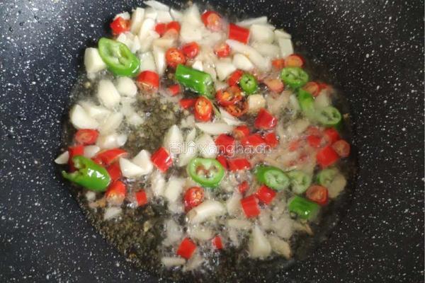 辣椒炒韭菜(小干鱼)的做法图解4