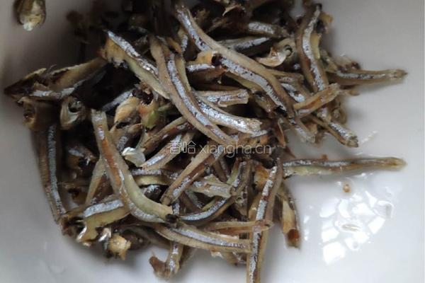 辣椒炒韭菜(小干鱼)的做法图解3