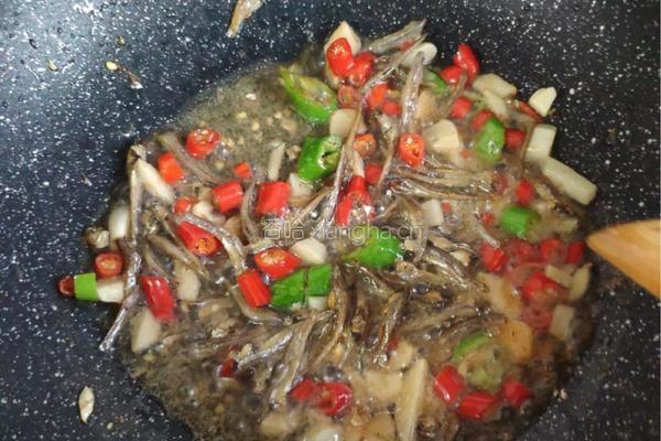 辣椒炒韭菜(小干鱼)的做法图解6