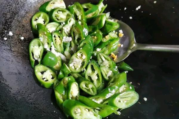 青椒炒鸡蛋的做法图解4