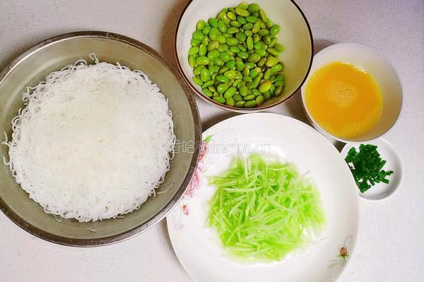 家庭版炒米粉的做法图解1