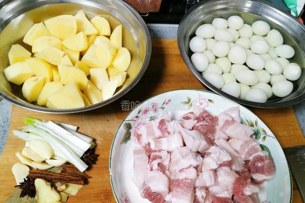 红烧肉炖鹌鹑蛋的做法图解2