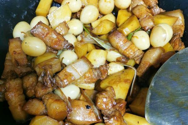 红烧肉炖鹌鹑蛋的做法图解7