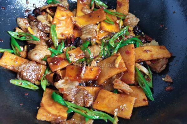 煎饼回锅肉的做法图解8