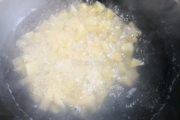 孜然土豆火腿肠的做法图解1