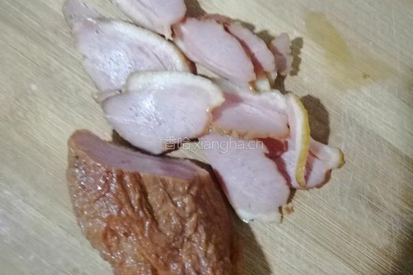 螺丝椒炒烟鸭肉的做法图解1