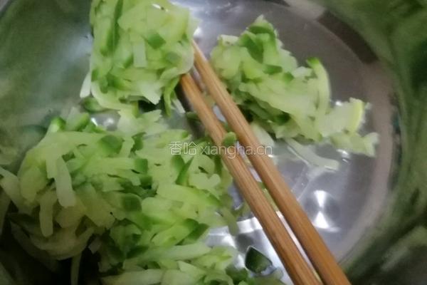 萝卜猪肉馅饺子的做法图解2