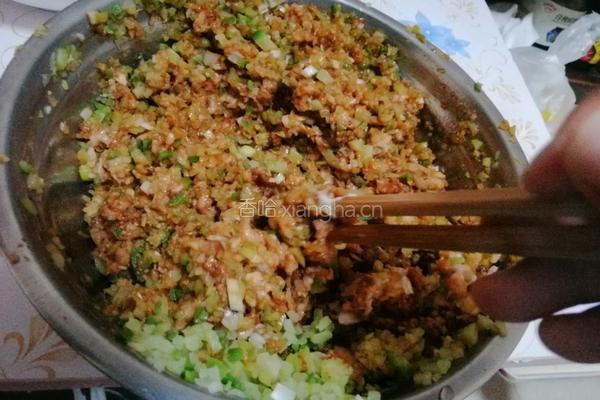 萝卜猪肉馅饺子的做法图解5