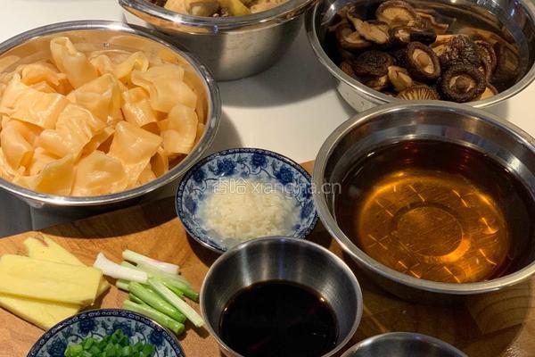 花胶香菇焖鸡的做法图解4
