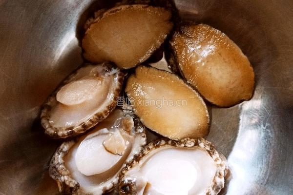 砂锅花胶鲍鱼鸡煲的做法图解3