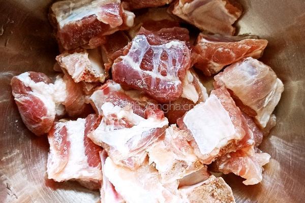 砂锅白贝苦瓜排骨汤的做法图解3