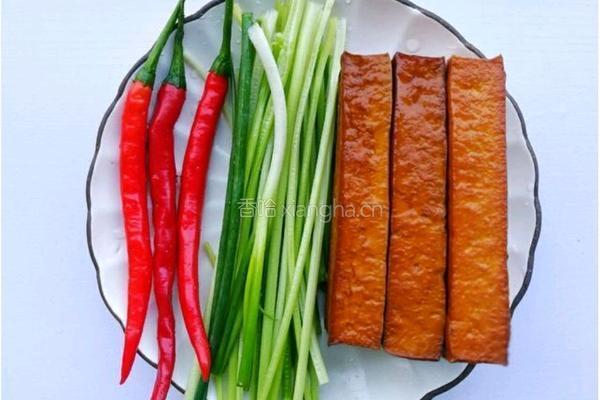 芹菜炒香干的做法图解1