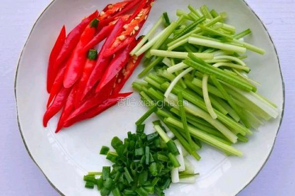 芹菜炒香干的做法图解3