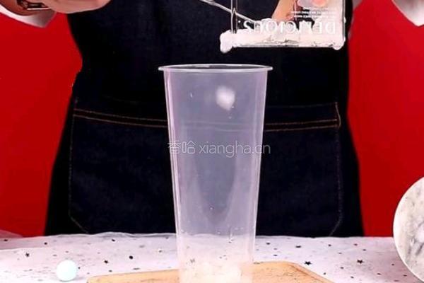 自制饮品｜火龙果养乐多的做法图解7