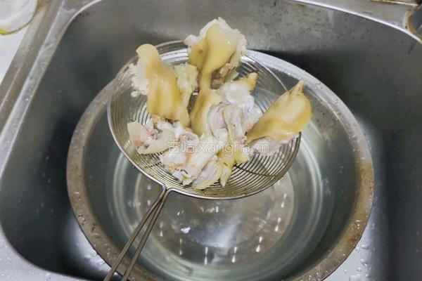 卤猪蹄的做法图解3