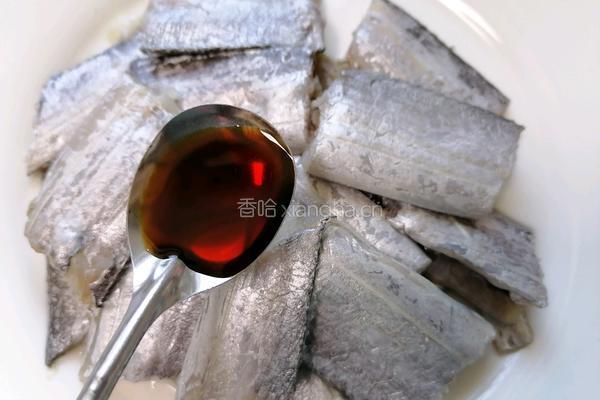 椒盐带鱼的做法图解2