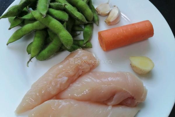 毛豆炒鸡丁的做法图解1
