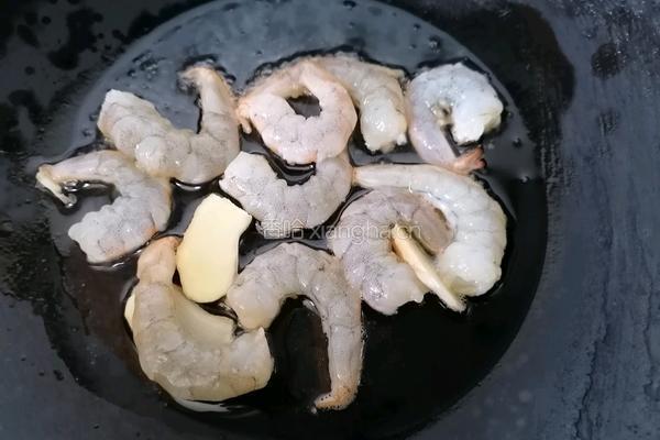 苦瓜炒虾仁的做法图解5
