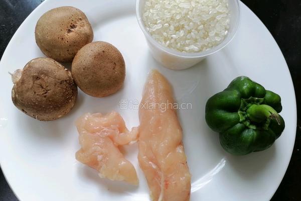 香菇滑鸡煲仔饭的做法图解1