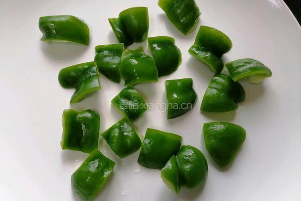 香菇滑鸡煲仔饭的做法图解2