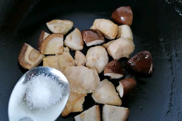香菇滑鸡煲仔饭的做法图解6