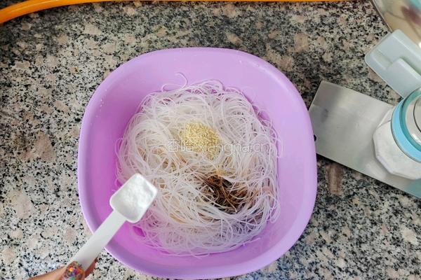 炒粉丝(火腿胡萝卜蔬菜炒米粉）的做法图解4