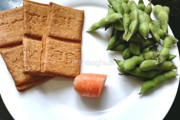 毛豆炒香干的做法图解1