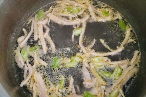 裙带菜肉丝汤的做法图解2