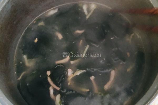 裙带菜肉丝汤的做法图解3