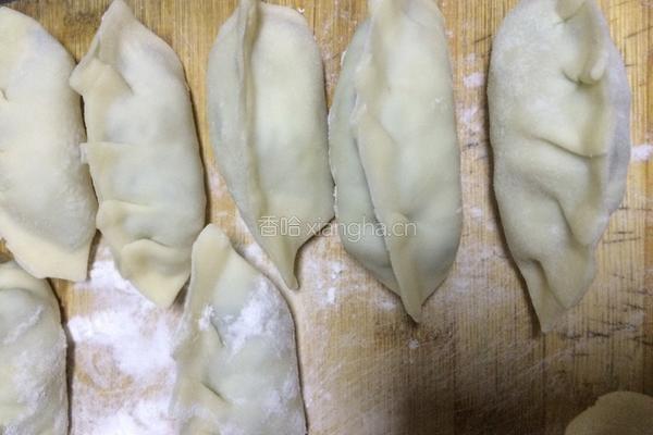 饺子皮的做法图解8