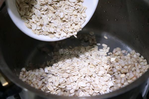 「减脂早餐」椰香牛奶燕麦粥的做法图解3