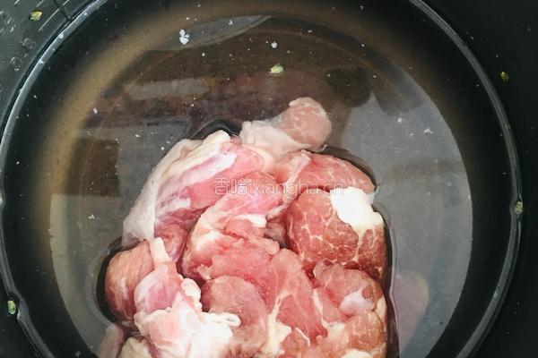圆葱炒羊肉的做法图解1