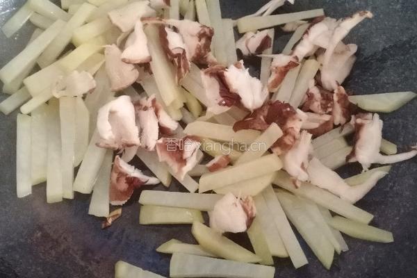 香菇炒土豆条的做法图解4
