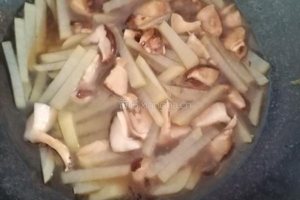 香菇炒土豆条的做法图解5
