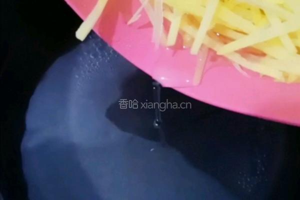 土豆丝炝芹菜的做法图解5