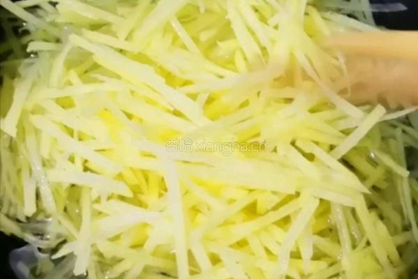 土豆丝炝芹菜的做法图解6