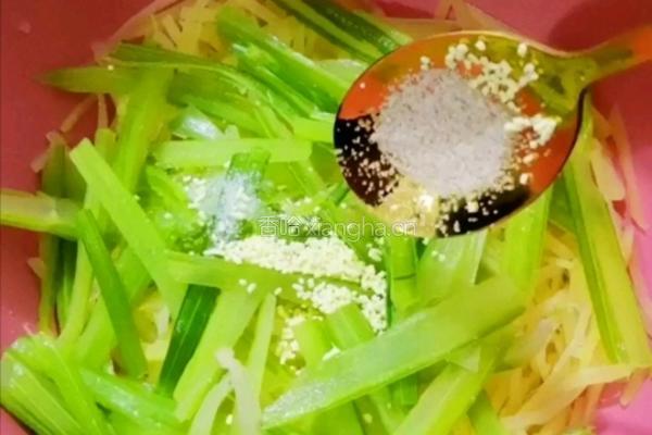 土豆丝炝芹菜的做法图解9