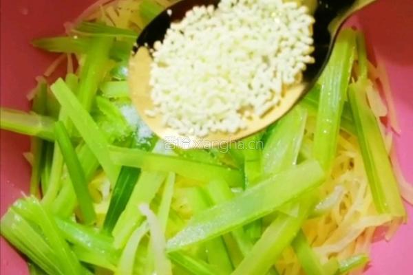 土豆丝炝芹菜的做法图解10