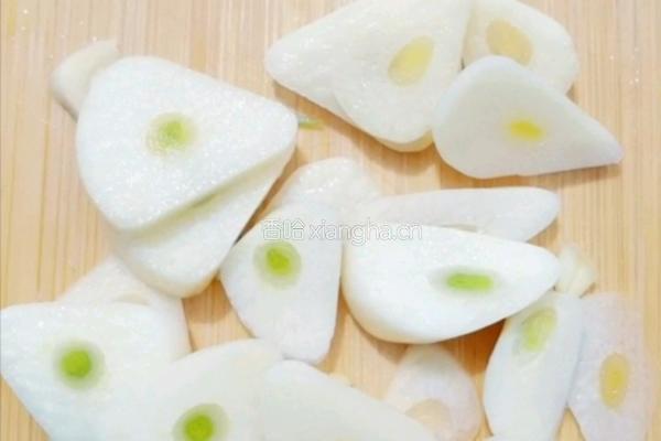 牛腩炖土豆的做法图解2
