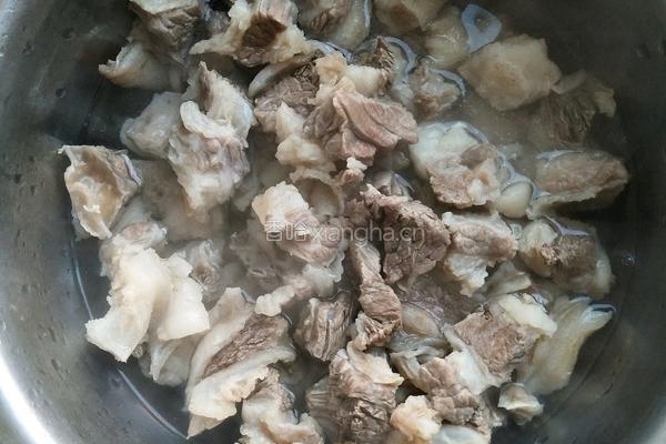 西红柿炖牛腩的做法图解3
