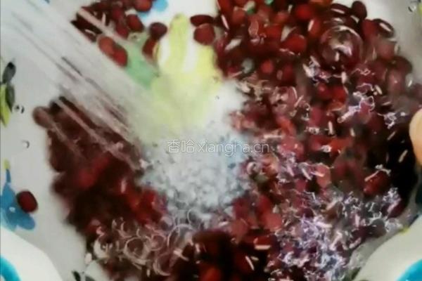 红豆牛奶汤的做法图解2