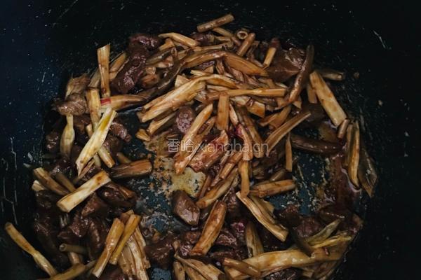 黄花菜牛肉臊子面的做法图解6