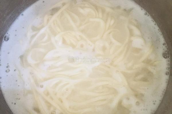 黄花菜牛肉臊子面的做法图解10