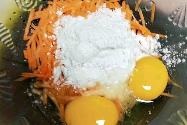 宝宝辅食 红萝卜鸡蛋饼的做法图解3