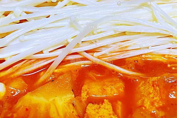 韩式辣白菜肥牛汤锅的做法图解7