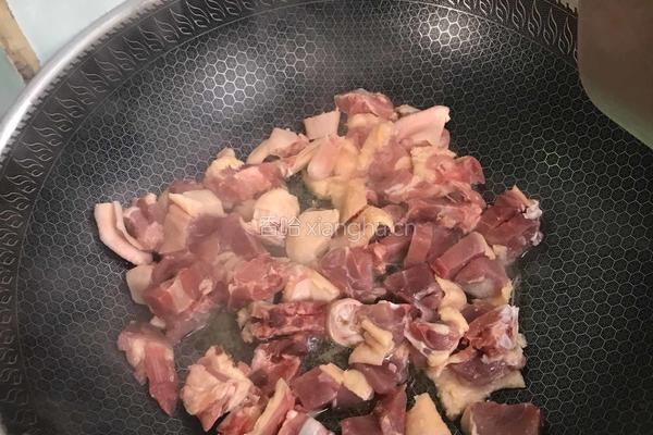 鸭腿烧土豆的做法图解2