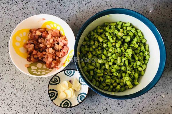 百吃不厌的橄榄菜豆角炒肉沫的做法图解1