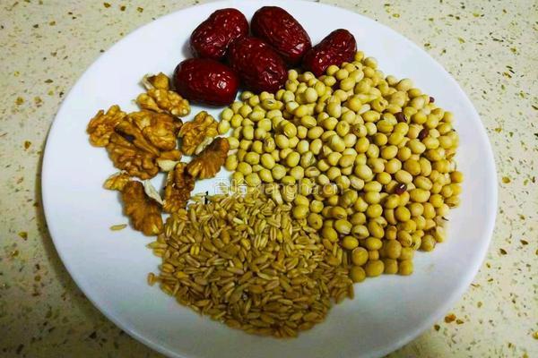 益智豆浆的做法图解1